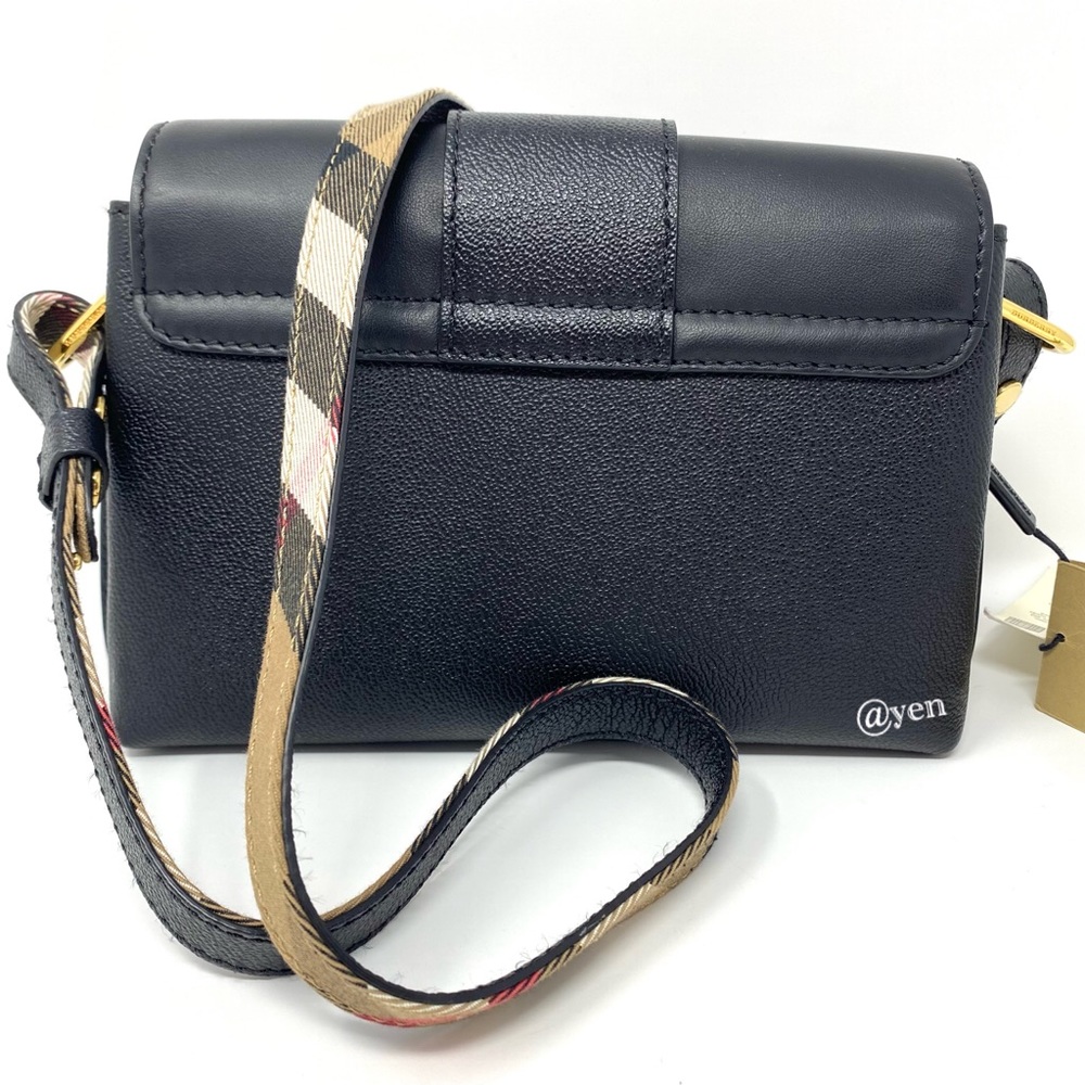 Burberry small soft grain buckle crossbody bag - Picture 5 of 15